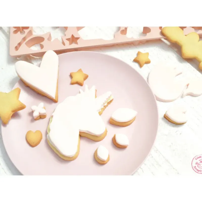 Emporte Pièce - Découpoir Pâtisserie*SCRAPCOOKING Plaque Multi-découpoirs Licorne