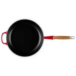 Sauteuses*LE CREUSET Sauteuse en Fonte 28 cm Cerise avec Manche en Bois Signature